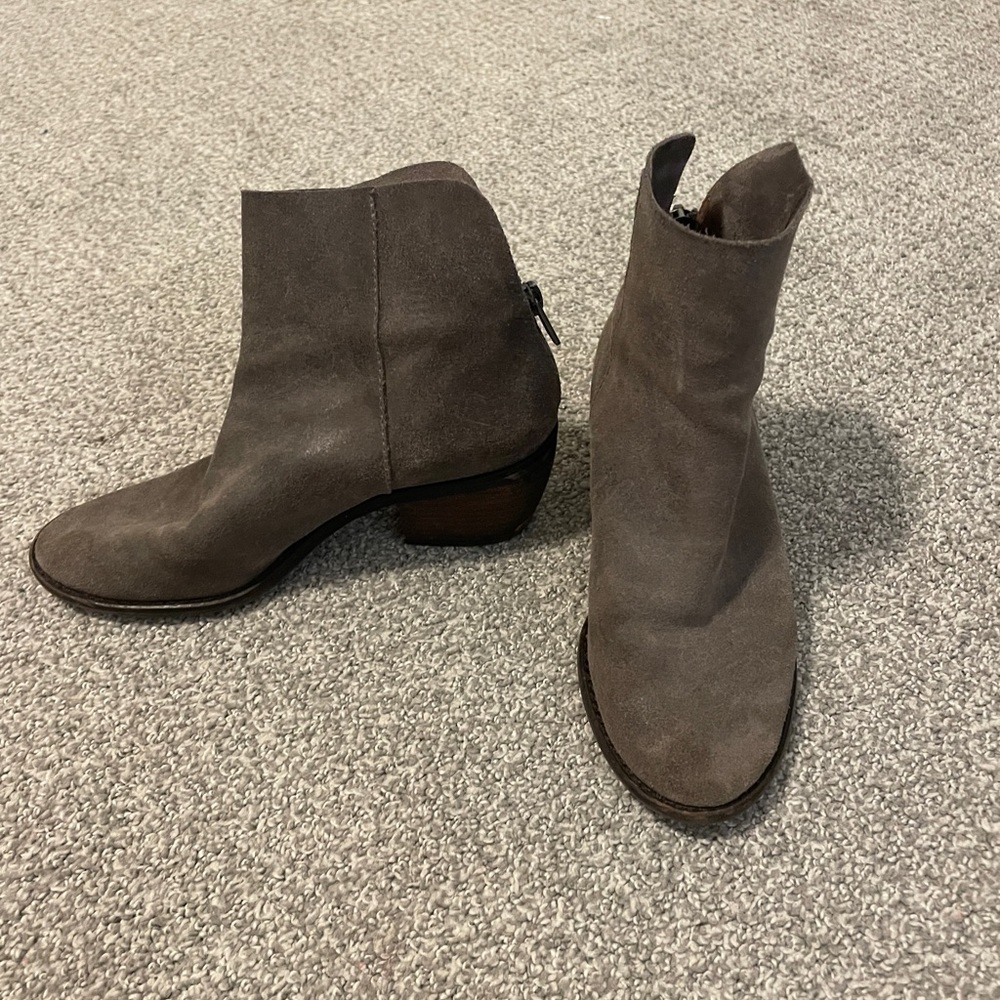 Lucky Brand Brown Faux Leather Heeled Ankle Booties Size 5.5 👢👢👢